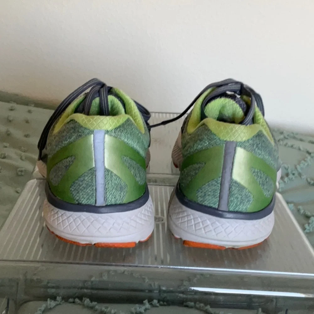 Saucony Guide ISO Sneakers - Dark Gray and Green Sz 9 - Picture 4 of 9